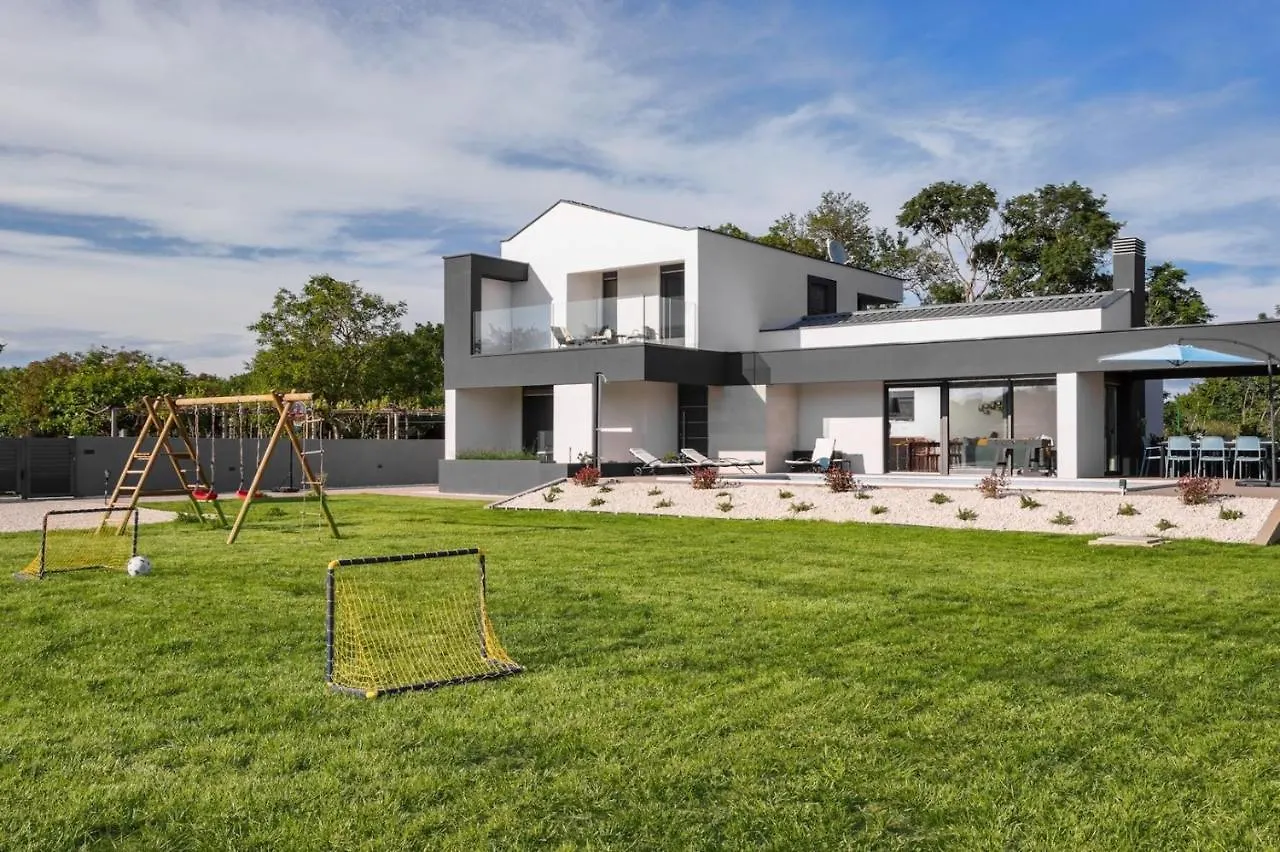 Villa Linea Fazana 0*,