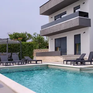 Apartament Luksuzni Asi S Bazenom, Fažana